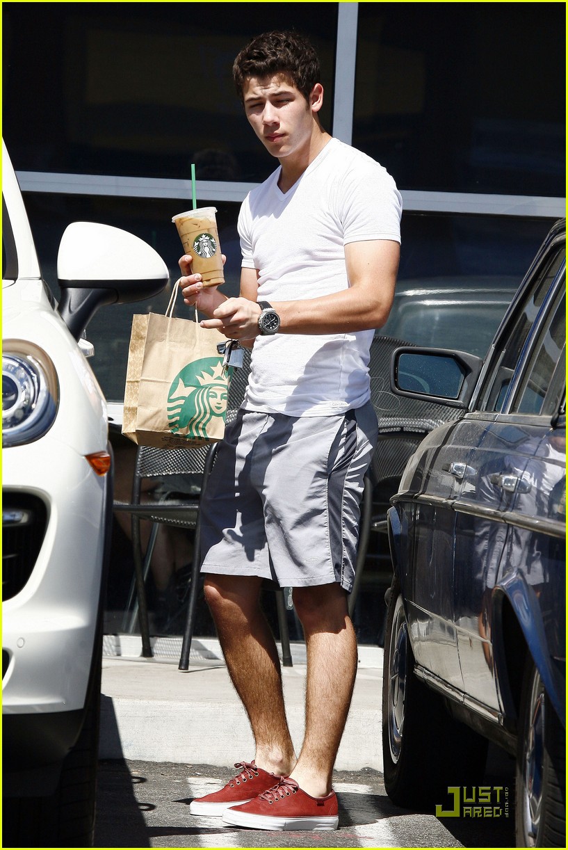 Nick Jonas: Sunday Studio Session