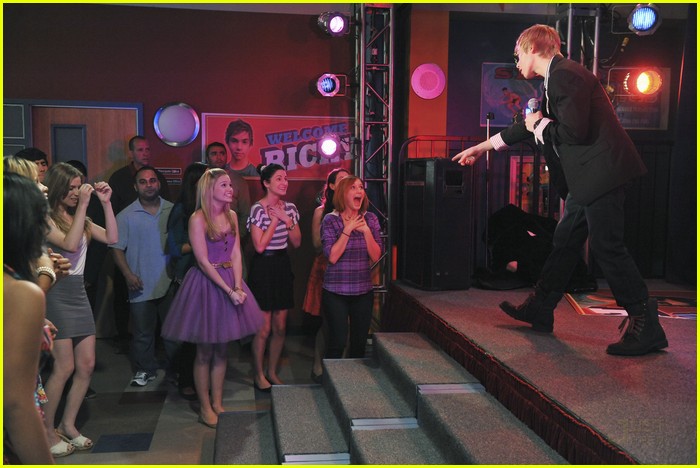 Leo Howard: Tug-O-War with Olivia Holt!