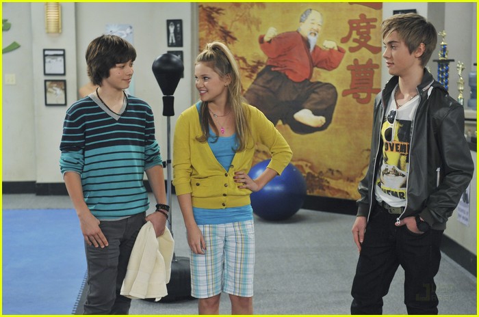 Leo Howard: Tug-O-War with Olivia Holt!