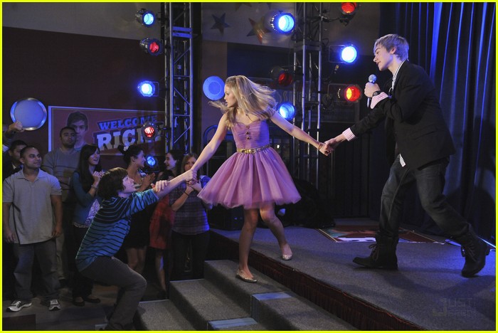 Leo Howard: Tug-O-War with Olivia Holt!