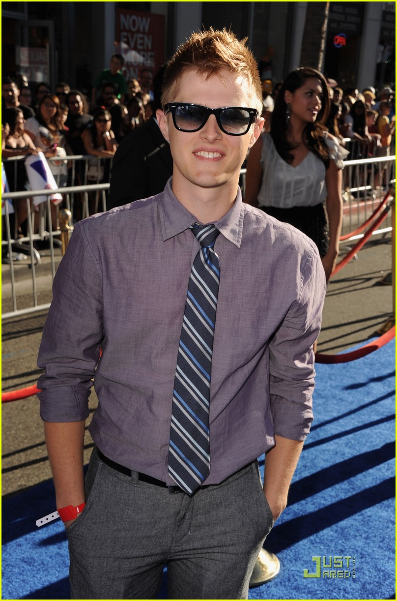 Katie Leclerc & Vanessa Marano: 'Captain America' with Lucas Grabeel!