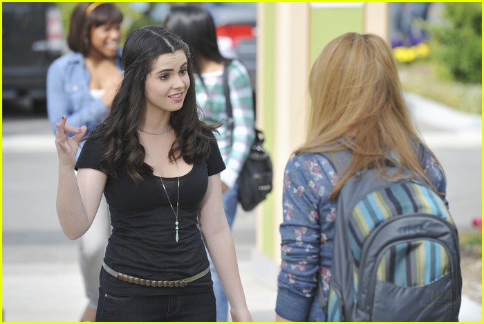 Vanessa Marano & Sean Berdy: Signs & Smooches in the Park
