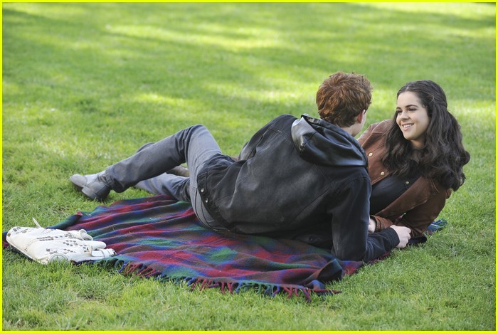 Vanessa Marano & Sean Berdy: Signs & Smooches in the Park