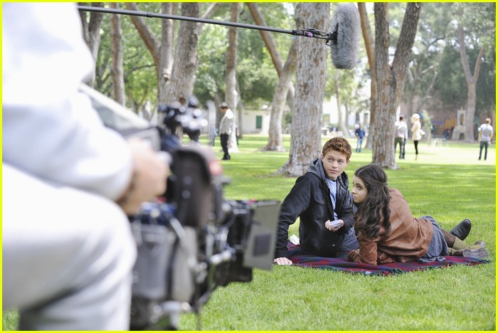Vanessa Marano & Sean Berdy: Signs & Smooches in the Park