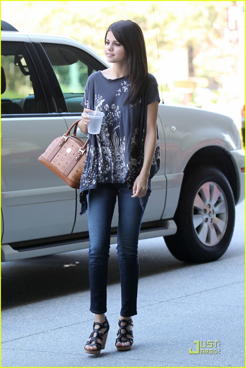 Selena Gomez: Mexican Before Meetings