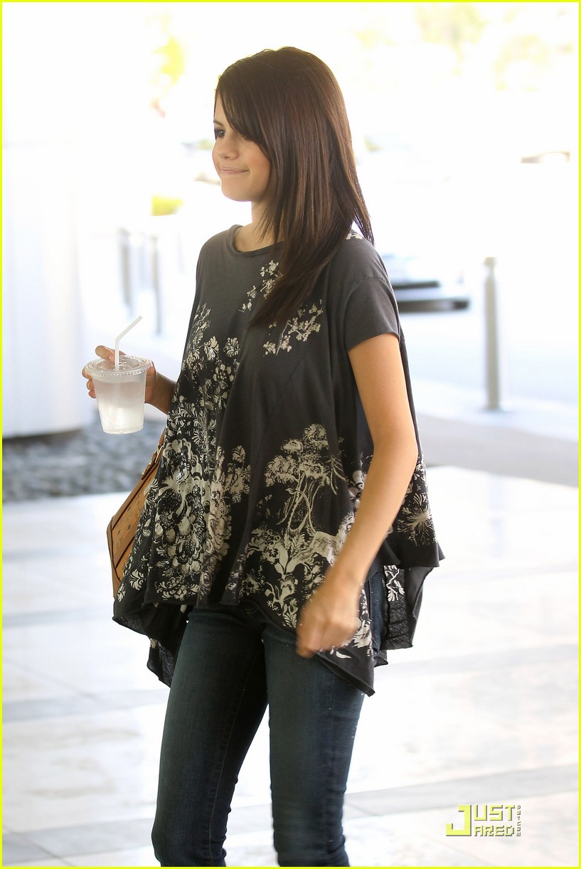 Selena Gomez: Mexican Before Meetings