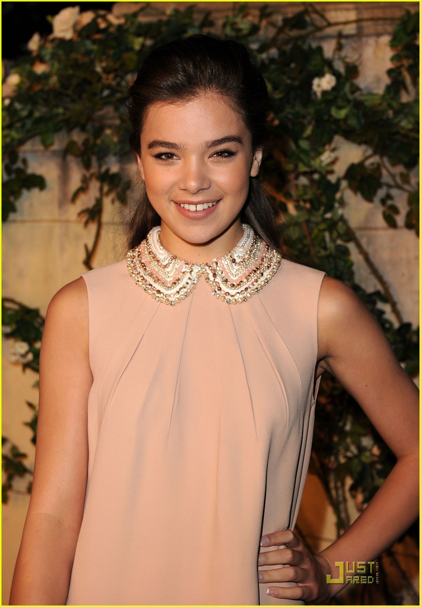 Hailee Steinfeld: Miu Miu Magnificent! 