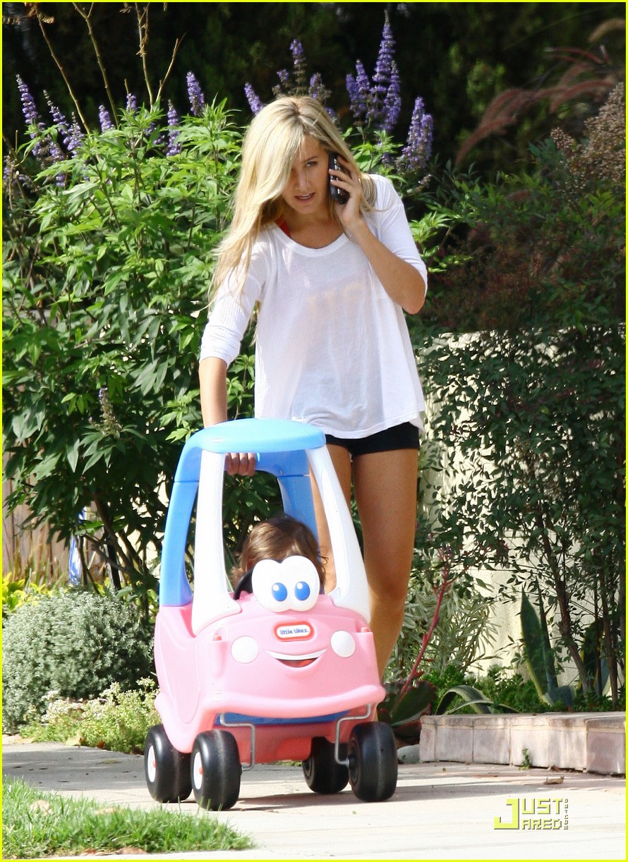 Ashley Tisdale: Play Time with Mikayla!
