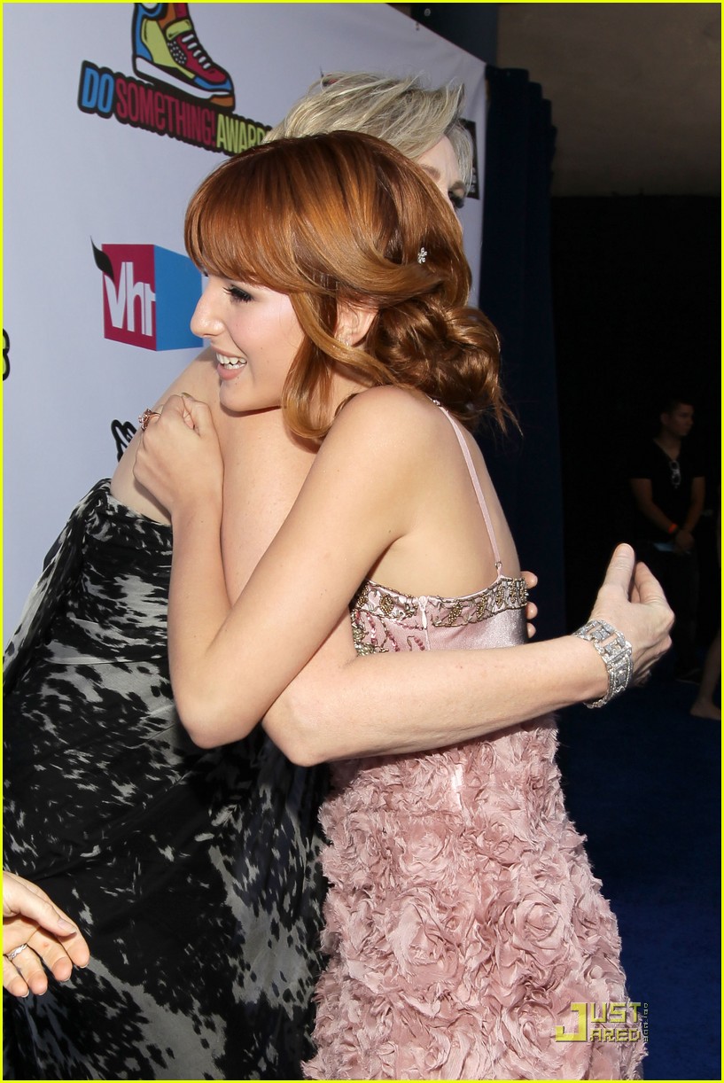 Bella Thorne: Imagen & Do Something Awards!