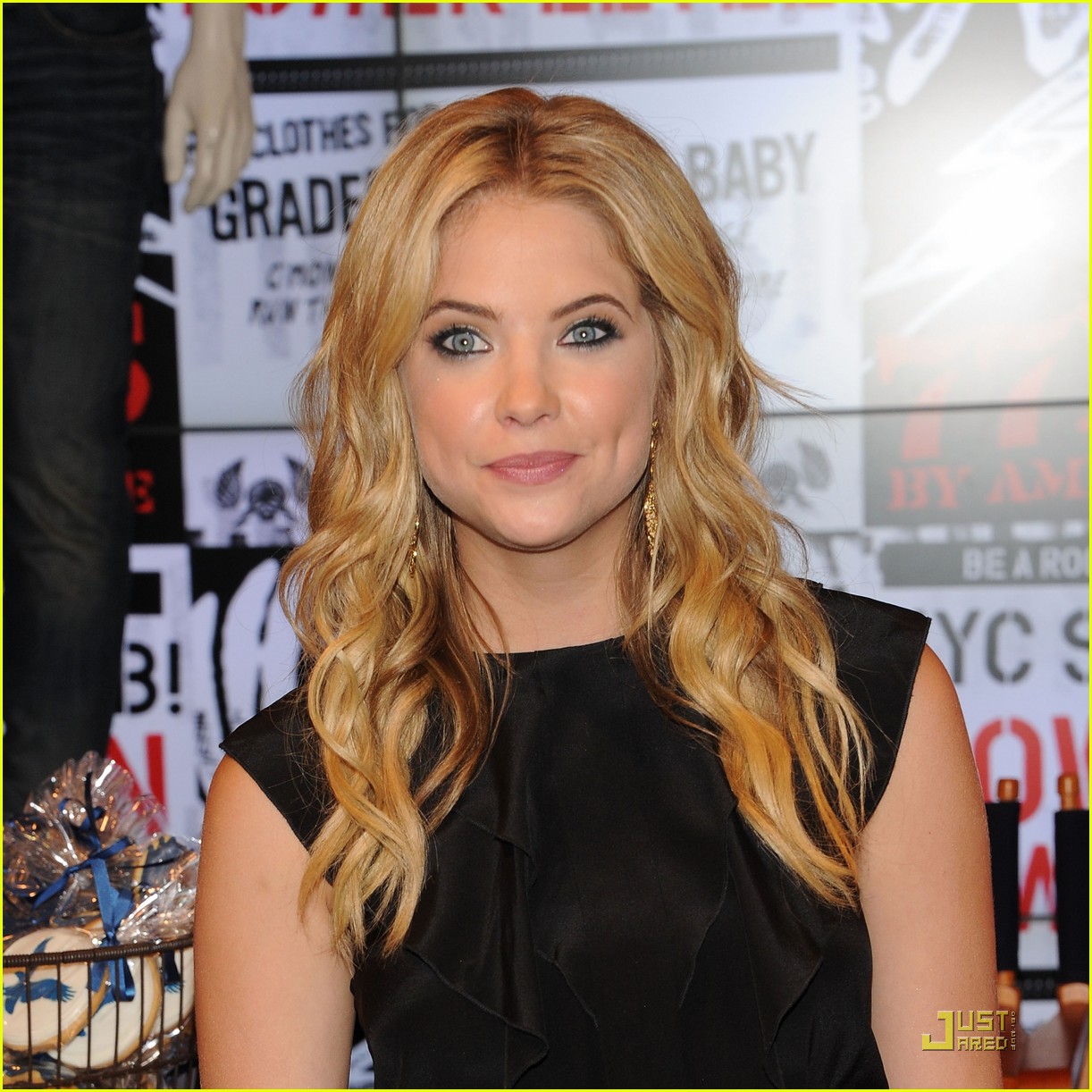 Ashley Benson: 'Seventeen' Signing in NYC!