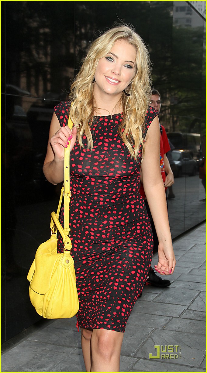 Ashley Benson: 'Seventeen' Signing in NYC!