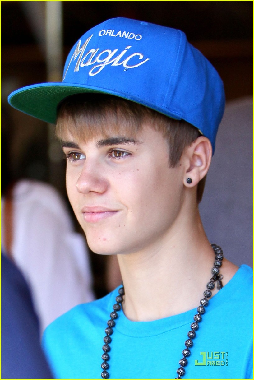 Justin Bieber: Armani Exchange Stop