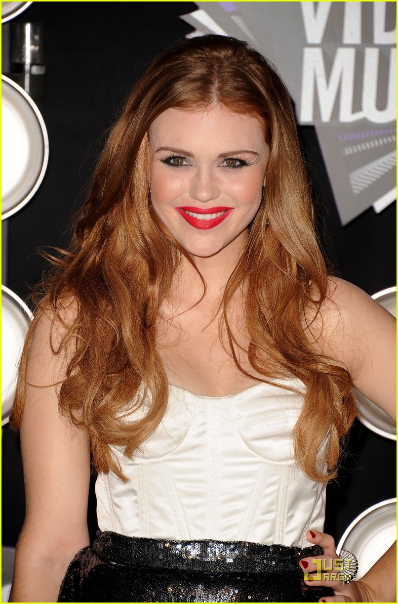 Crystal Reed & Holland Roden: MTV VMAs 2011