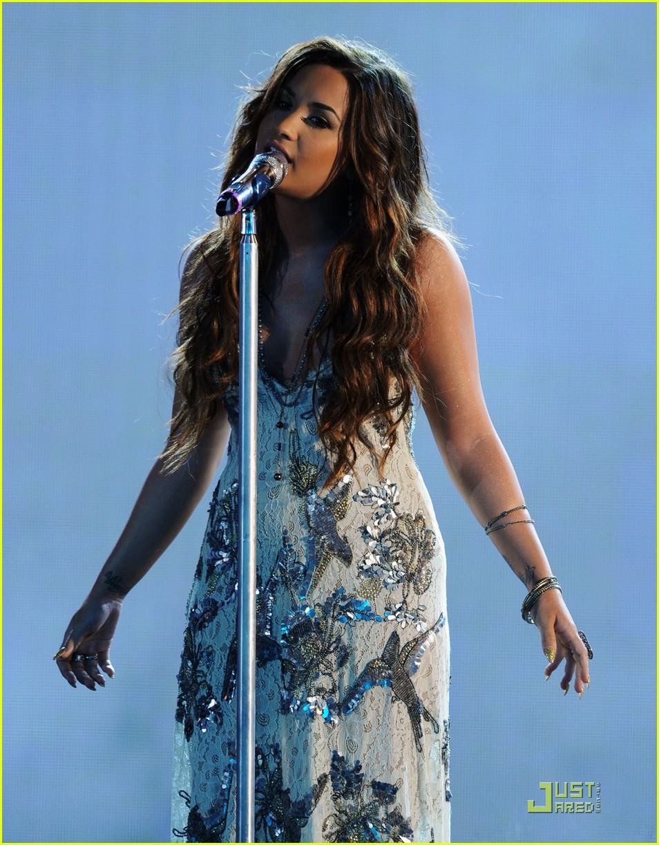 Demi Lovato - Do Something Awards 2011