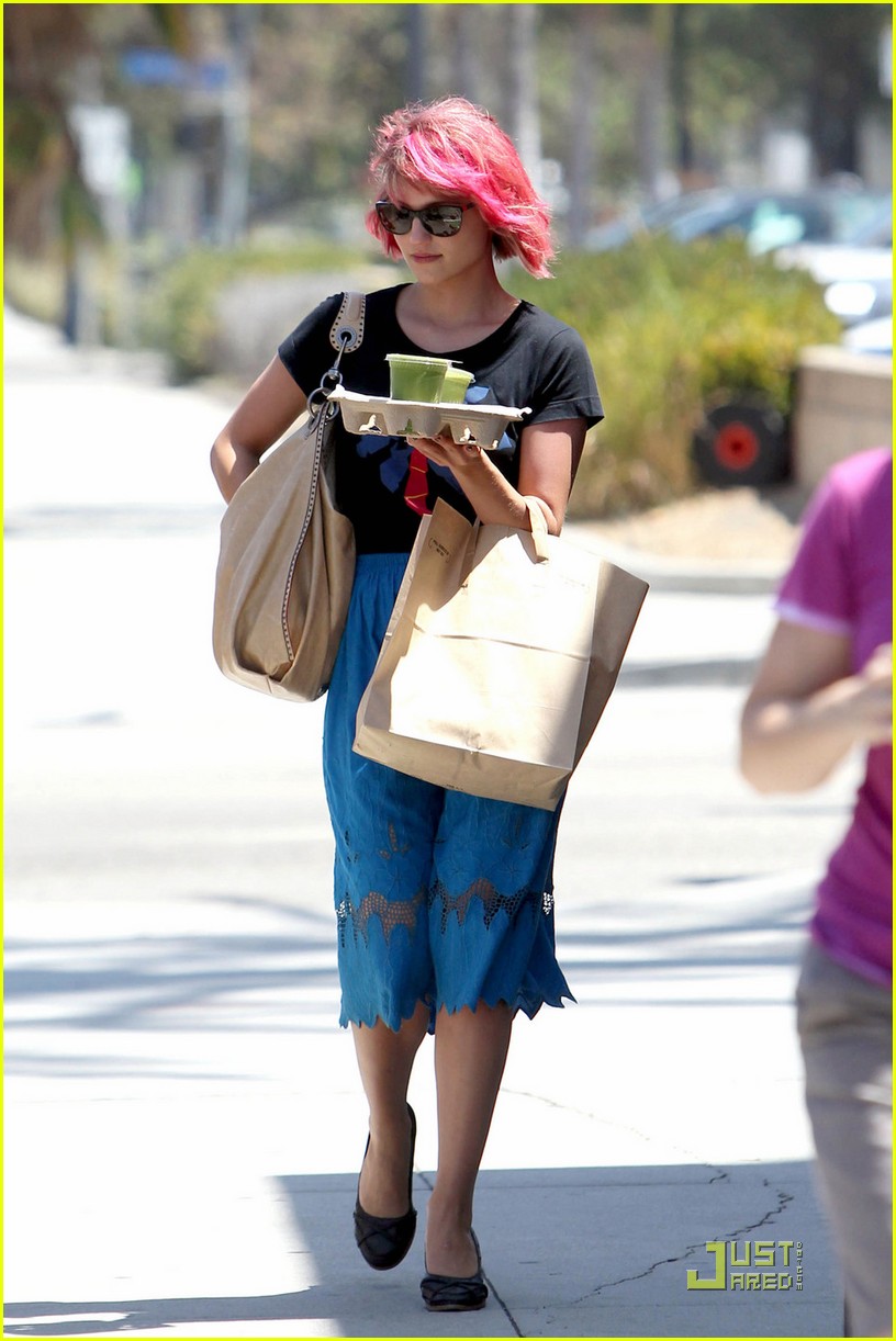 Dianna Agron: Eye-Popping Pink Hair is Back!