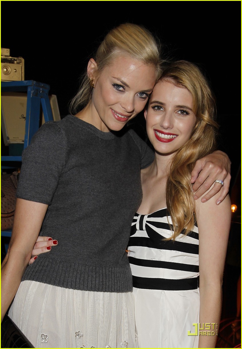 Emma Roberts: Kate Spade Stripes!