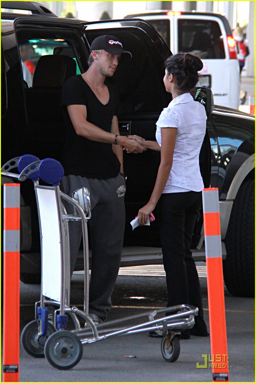 Tom Felton: Airport Handshake Hunk!