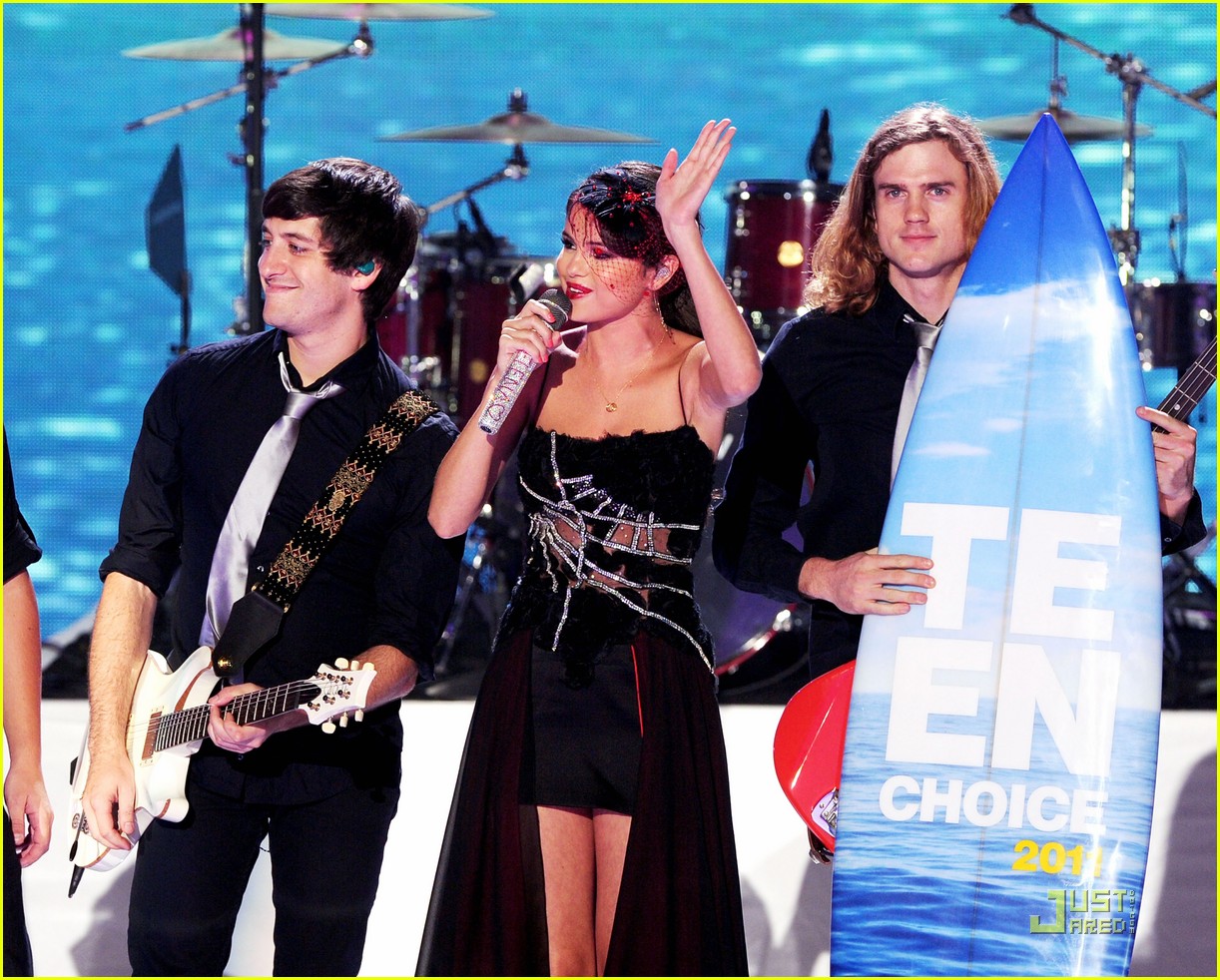 Selena Gomez & Justin Bieber: TCA Kiss!