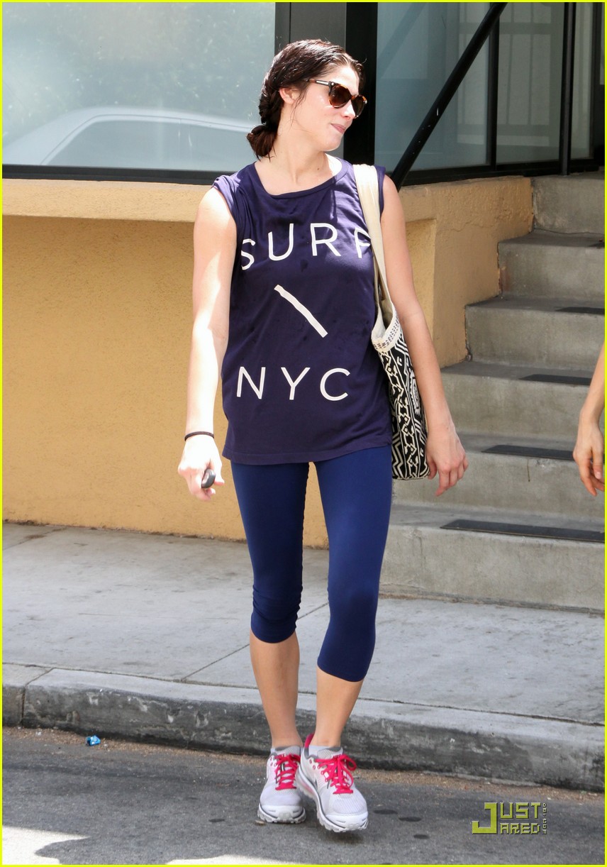 Ashley Greene: Grocery Shopping Is Cool!