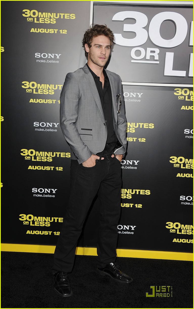 Grey Damon: No Twitter For Me!