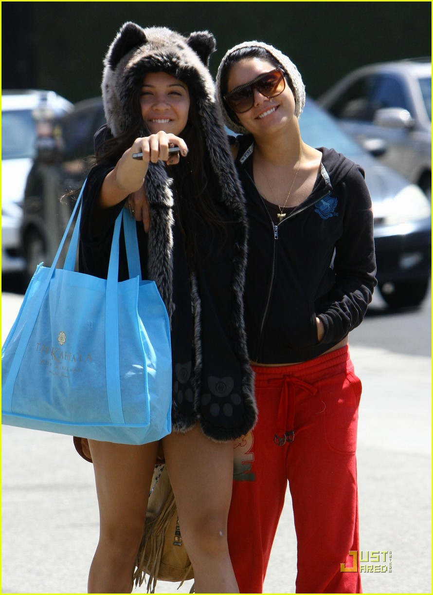 Vanessa Hudgens: Studio Cafe with Stella!