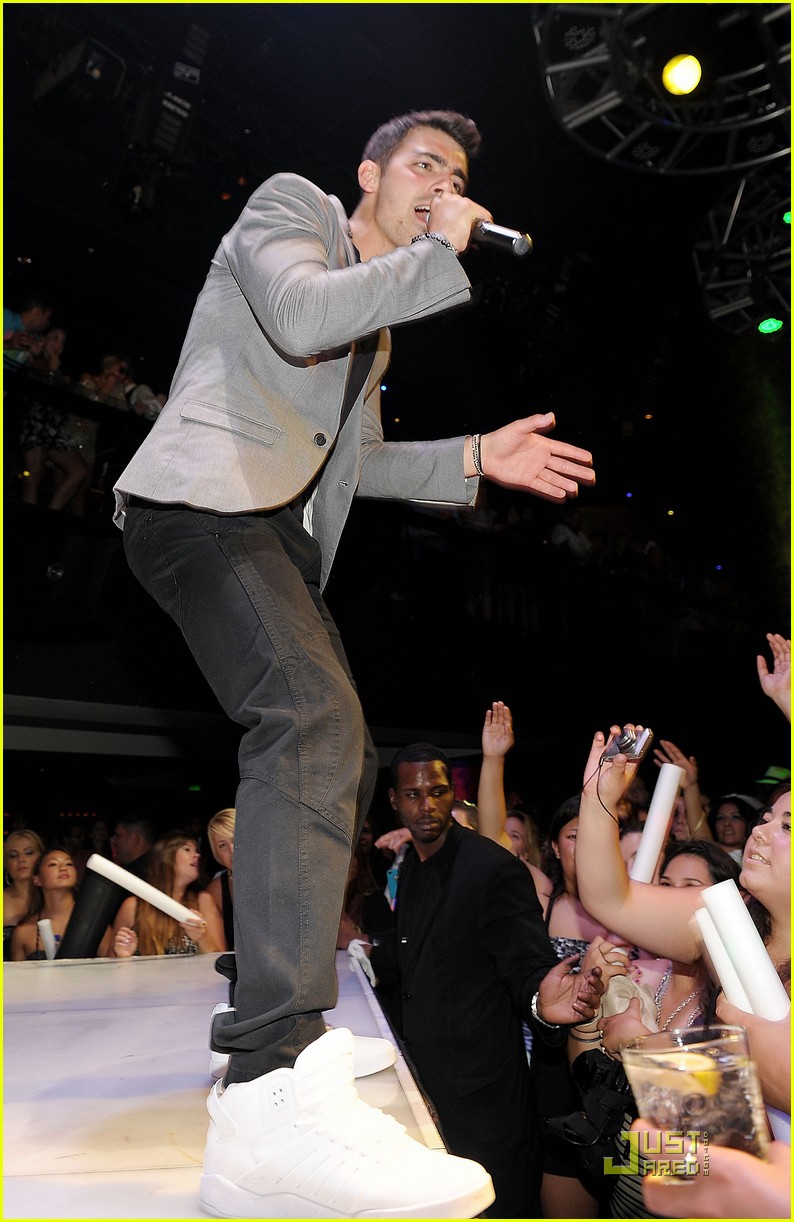 Inside Joe Jonas' Birthday Bash!