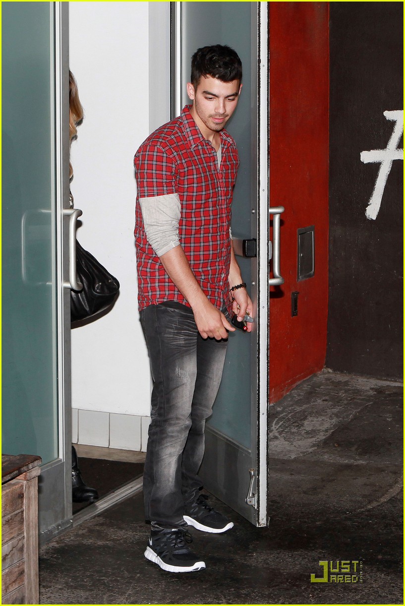 Joe Jonas: Dinner Date at Susan Feniger's Street