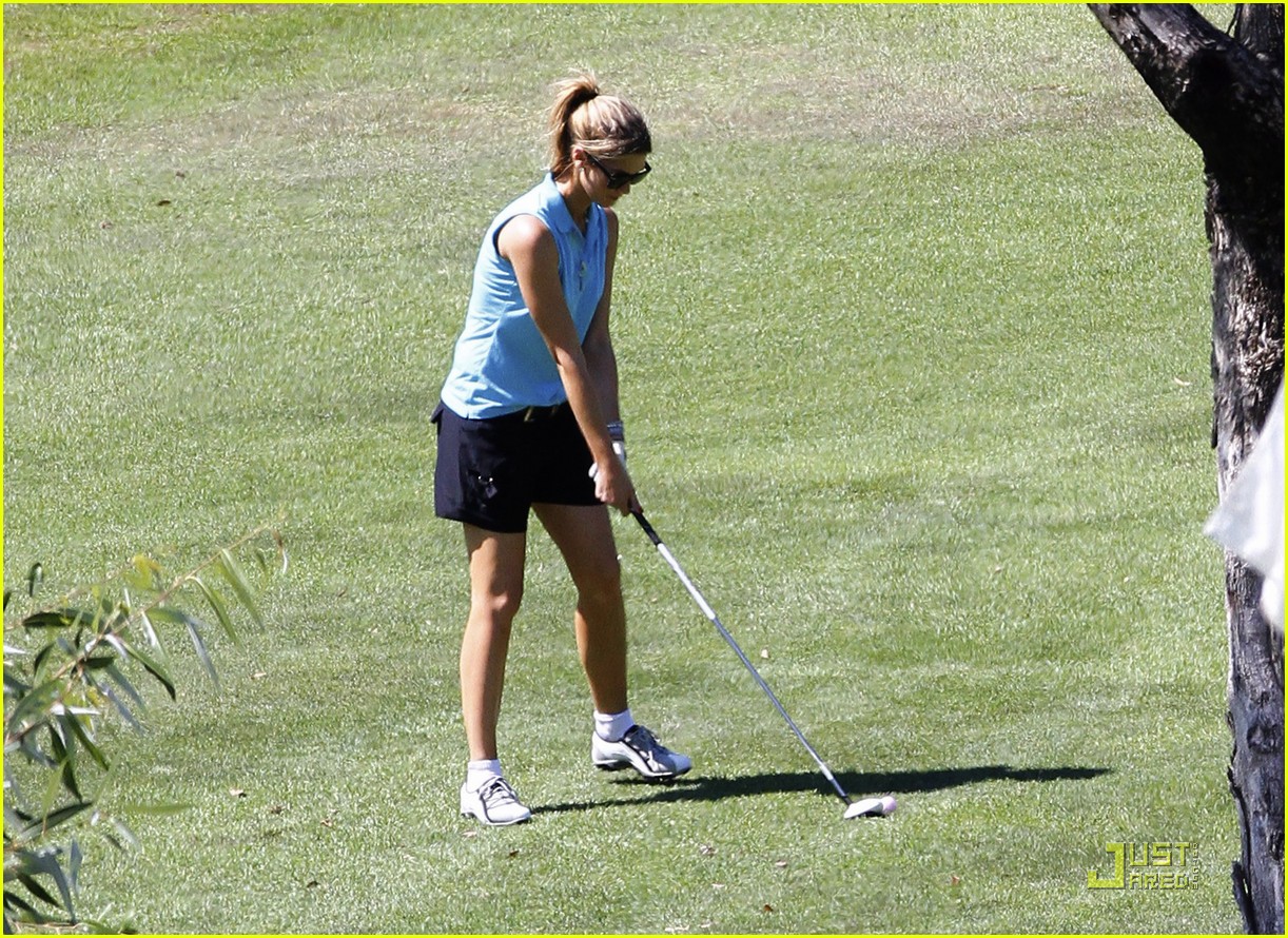 Nick Jonas: Golfing with Delta Goodrem!