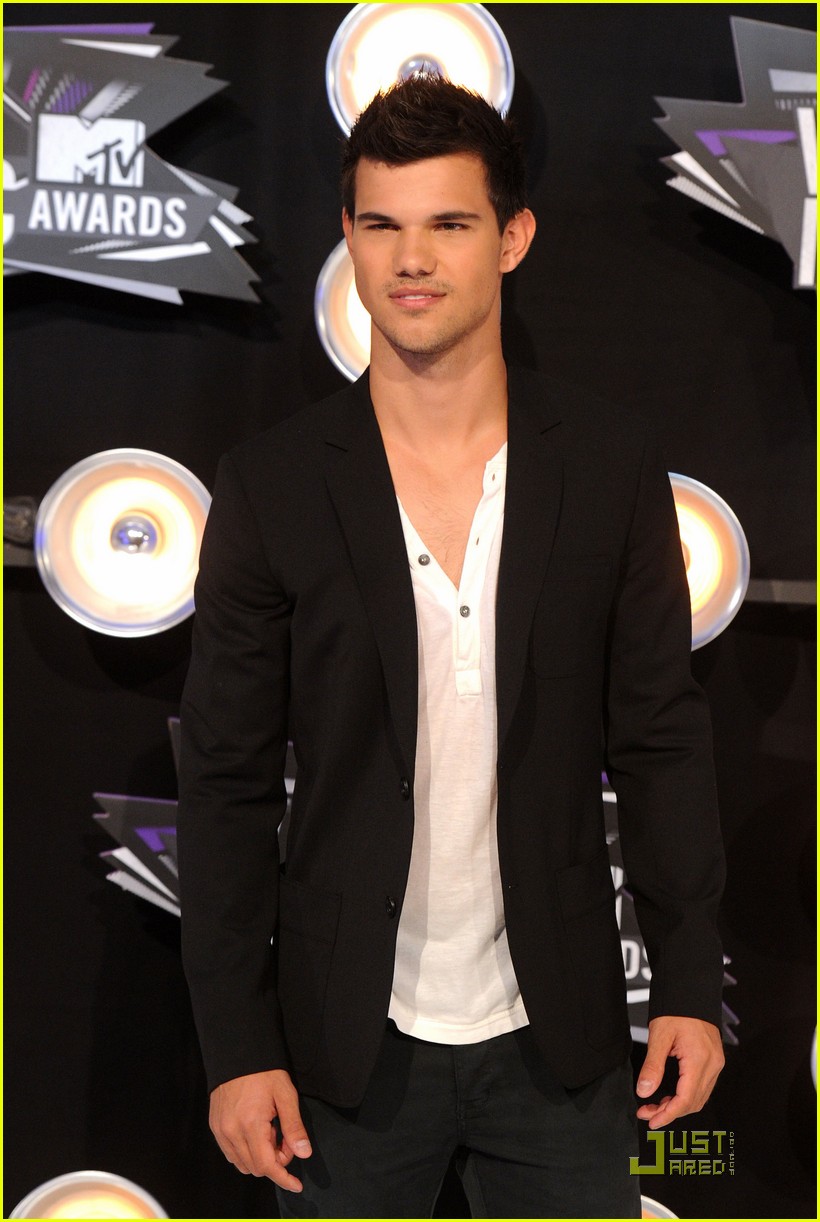 Taylor Lautner -- MTV VMAs 2011