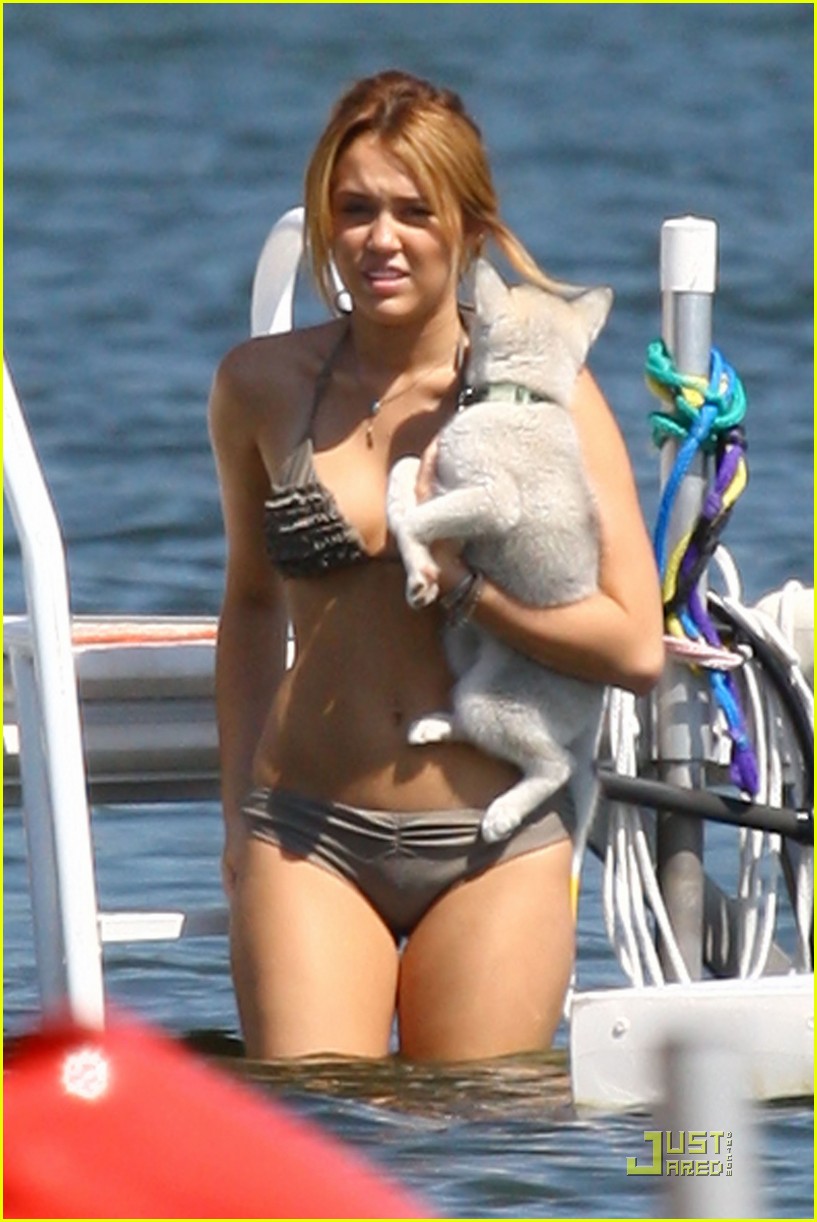 Miley Cyrus & Liam Hemsworth Love Orchard Lake