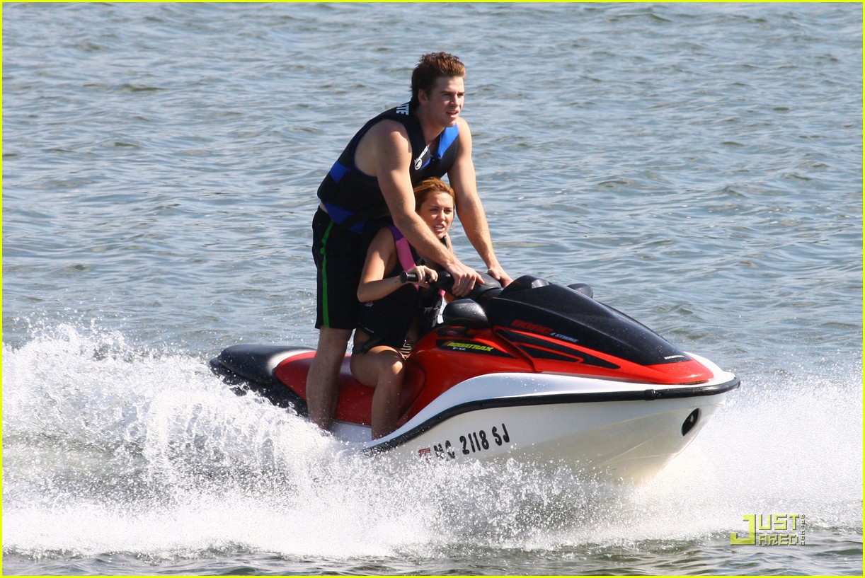 Miley Cyrus & Liam Hemsworth Love Orchard Lake