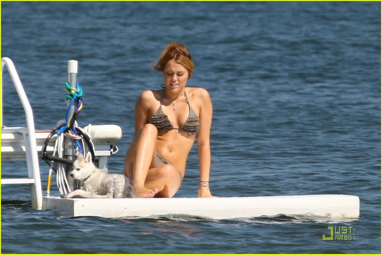 Miley Cyrus & Liam Hemsworth Love Orchard Lake