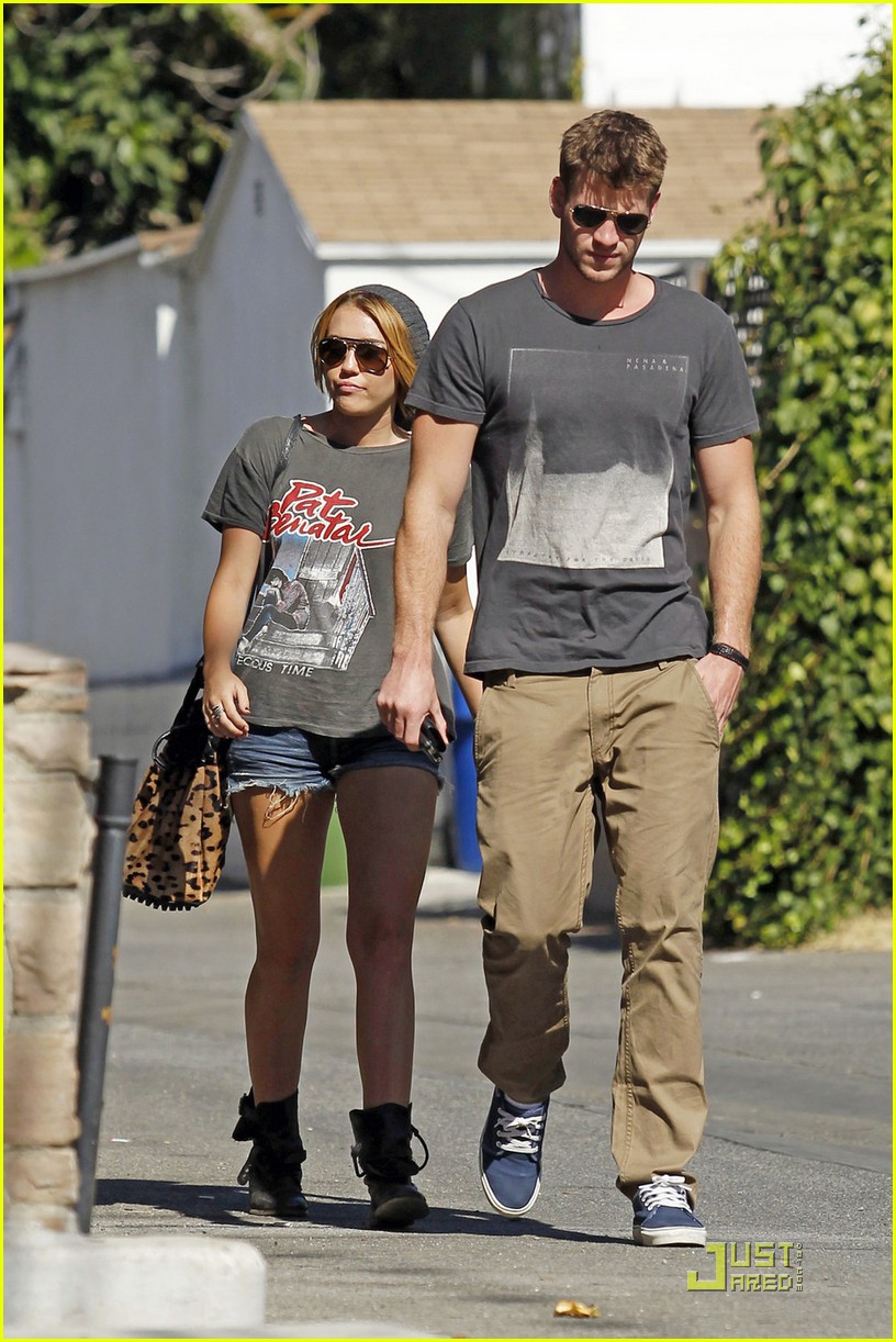 Miley Cyrus & Liam Hemsworth: Saturday Shopping Stop