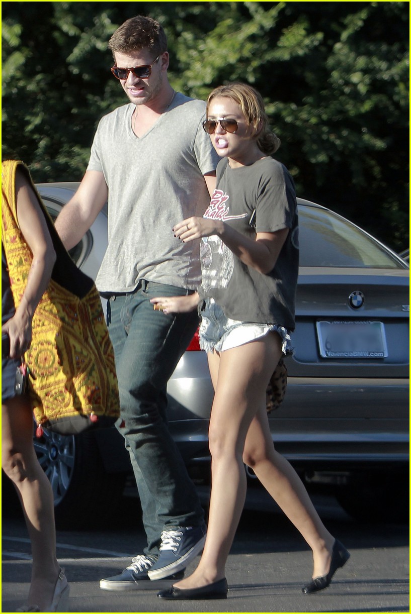 Miley Cyrus & Liam Hemsworth: Sushi Sweeties