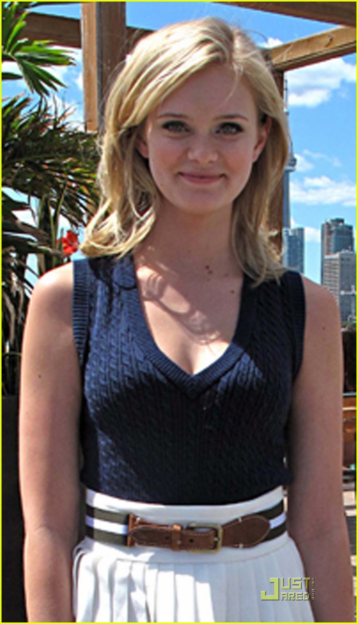 Sara Paxton: Funny Faces With Dustin Milligan!