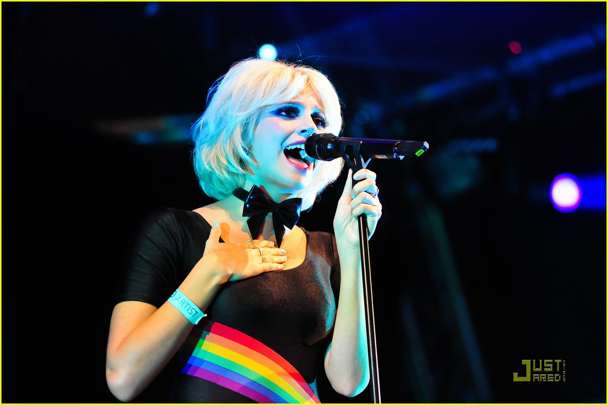 Pixie Lott: Pink Lights at Manchester Pride!