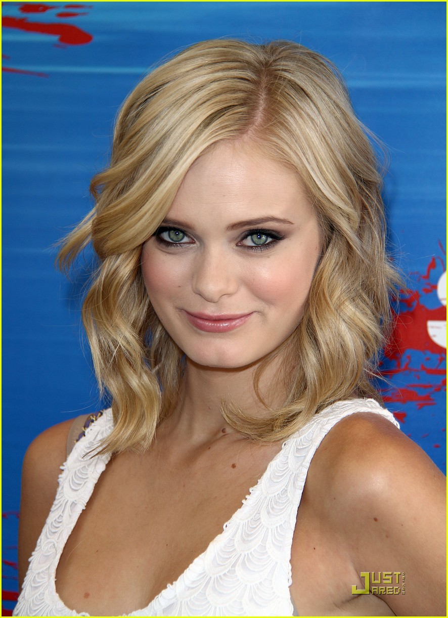 Sara Paxton & Alyssa Diaz are 'Swimming with the Sharks'