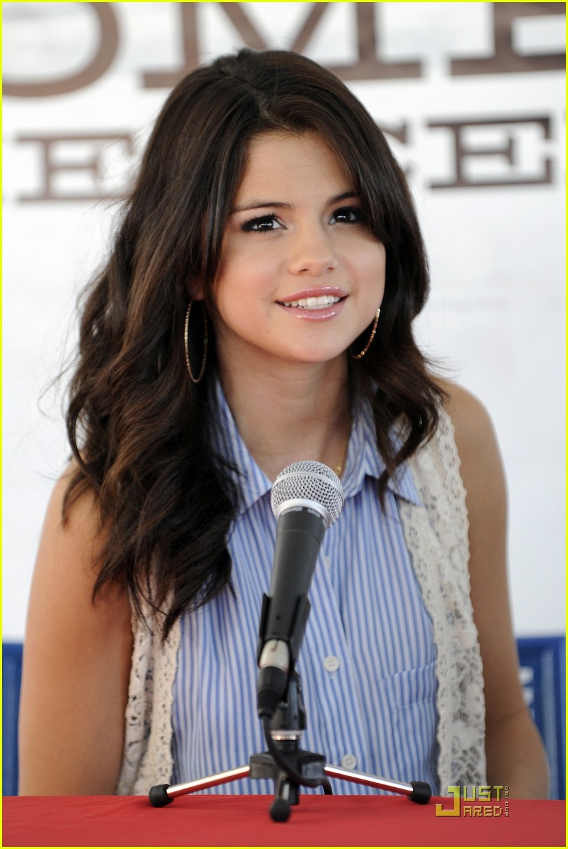 Selena Gomez Announces Canadian Tour!