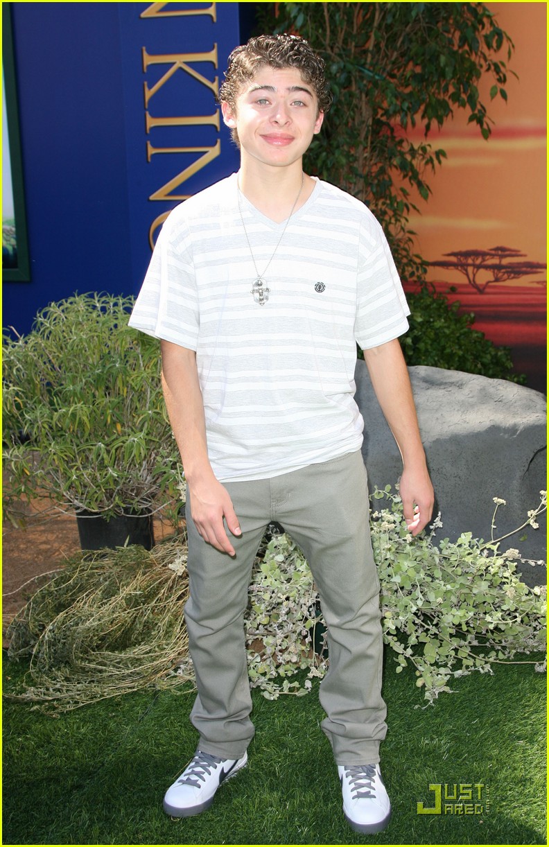 Stefanie Scott & Ryan Ochoa: 'The Lion King' Premiere!