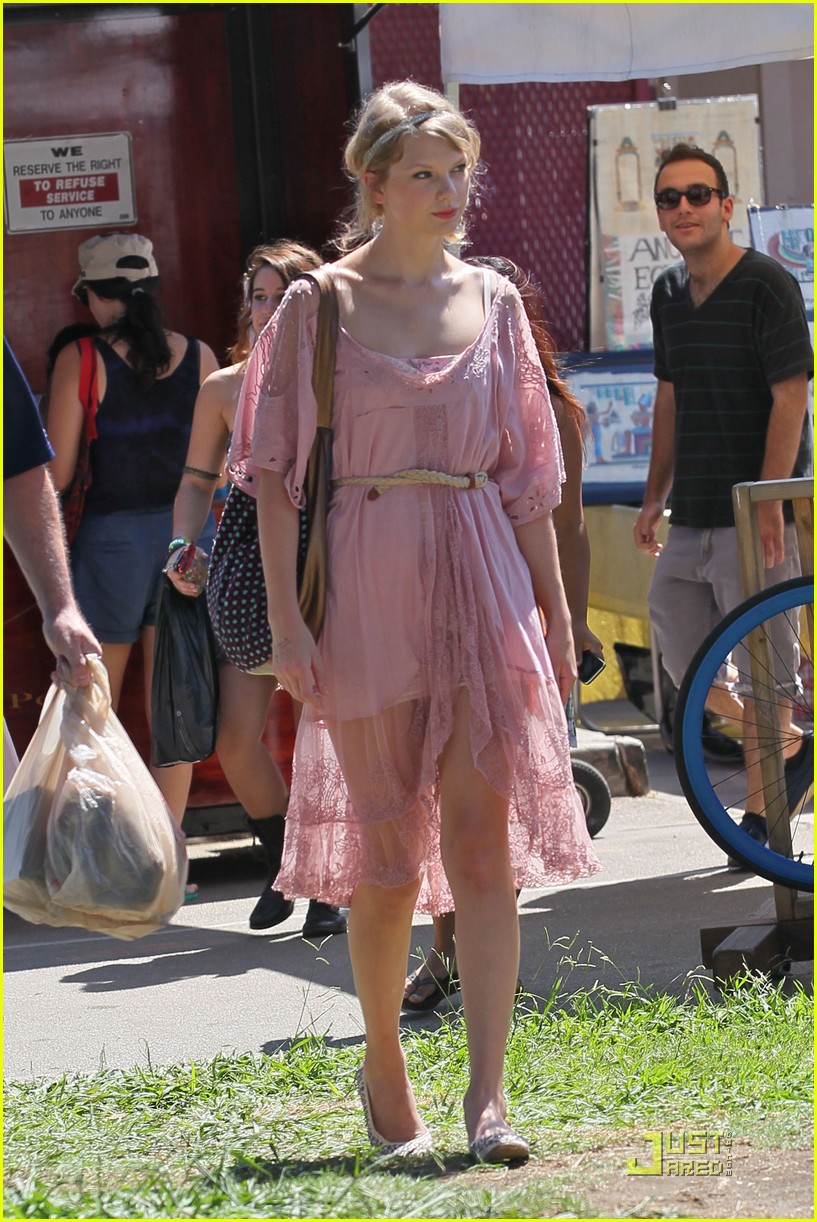 Taylor Swift: Melrose Avenue Flea Market