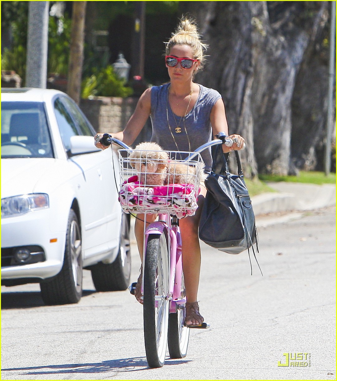 Ashley Tisdale: Multitasking with Maui