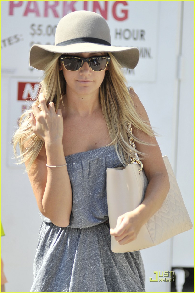 Ashley Tisdale: Planet Blue Shopping Sweetie