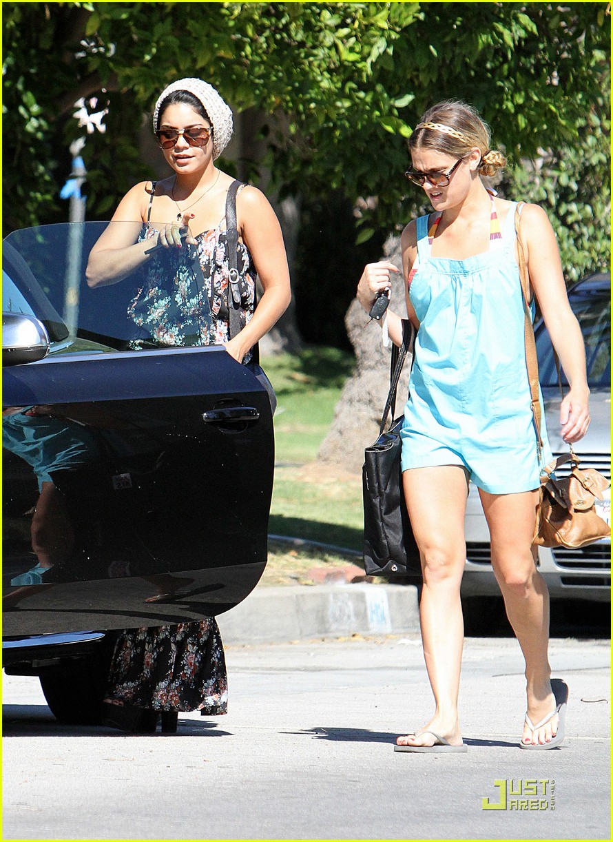Vanessa Hudgens: Beanie Baby!