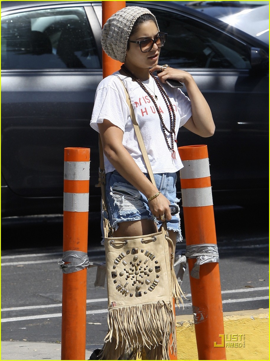 Vanessas Hudgens: Friendly Little Fans