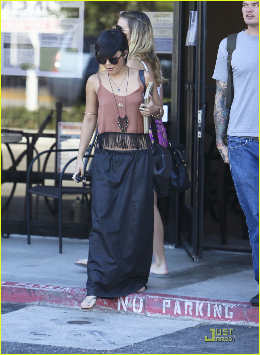 Vanessa Hudgens: Mare'ka Lunch Time