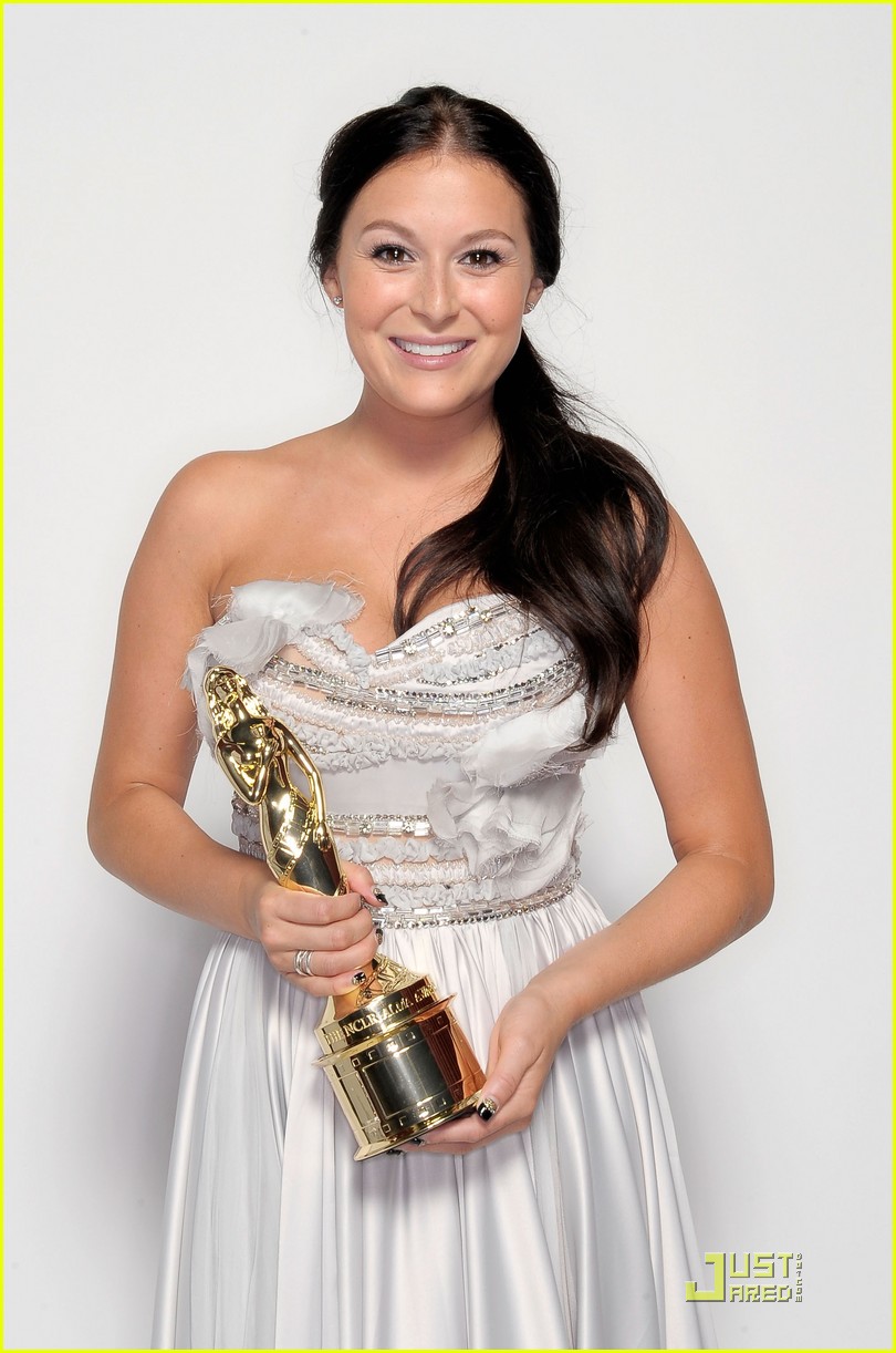 Alexa Vega Wins at ALMA Awards 2011!