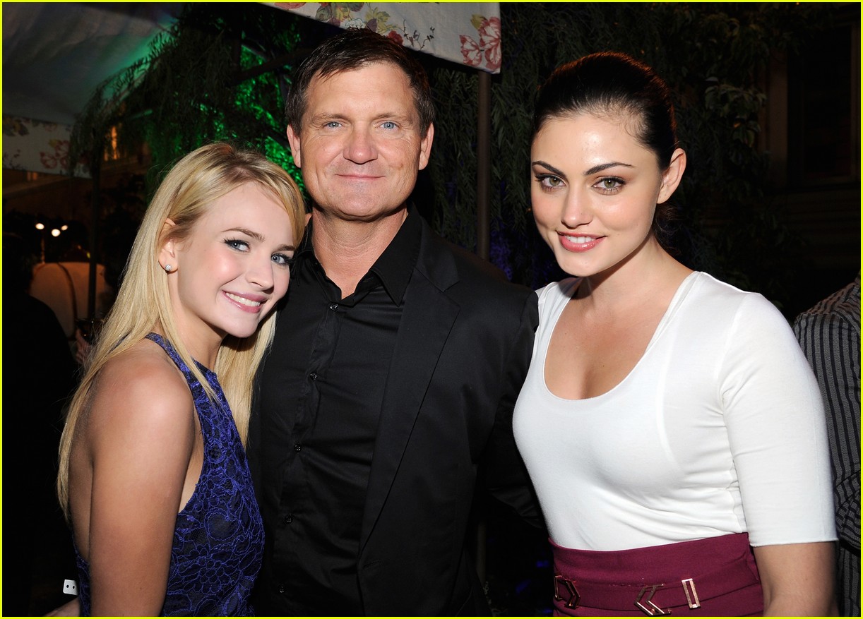 Britt Robertson: 'I Rarely Get Scenes with Phoebe Tonkin'