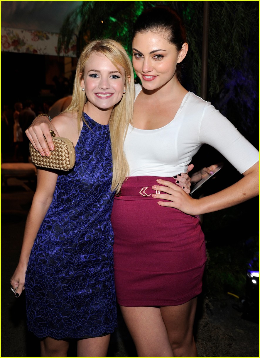 Britt Robertson: 'I Rarely Get Scenes with Phoebe Tonkin'
