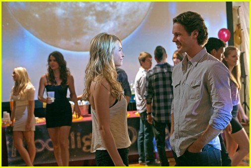Britt Robertson & Thomas Dekker: School Dance 'Secret'