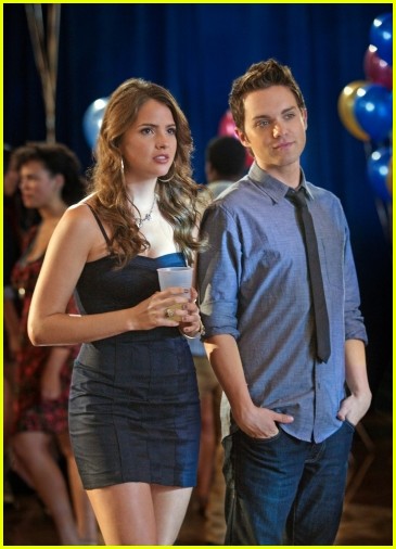 Britt Robertson & Thomas Dekker: School Dance 'Secret'